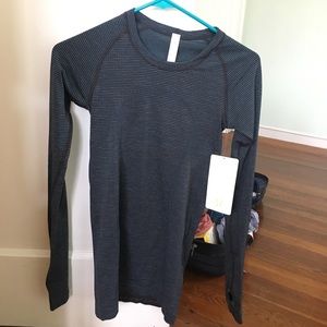 Lululemon long sleeve sz 4 swiftly tech ls crew